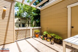 982 La Mesa Terrace in Sunnyvale, CA - Building Photo - Building Photo