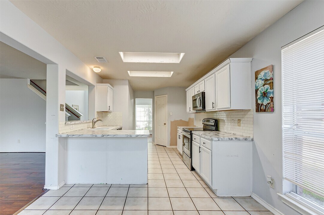 7027 Atasca Creek Dr in Atascocita, TX - Building Photo