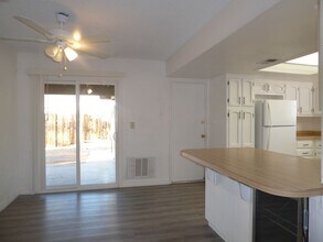 321 S Lincoln St in Ridgecrest, CA - Building Photo - Building Photo