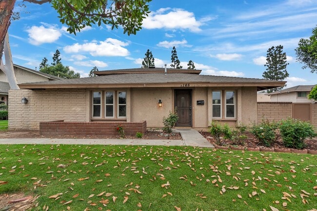 146 Pembroke Ln in Placentia, CA - Building Photo - Building Photo