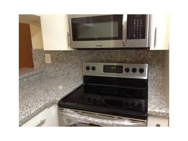 9081 SW 138th Pl-Unit -9081 in Miami, FL - Building Photo - Building Photo