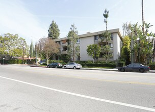 Riverwood Apartments in Studio City, CA - Foto de edificio - Building Photo