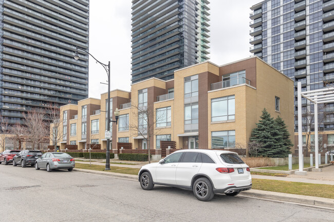 25 Singer Crt in Toronto, ON - Building Photo - Building Photo