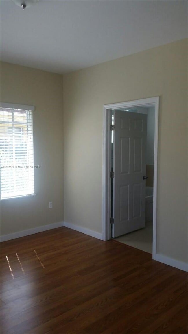 18429 NE 28th Ave in Aventura, FL - Foto de edificio - Building Photo