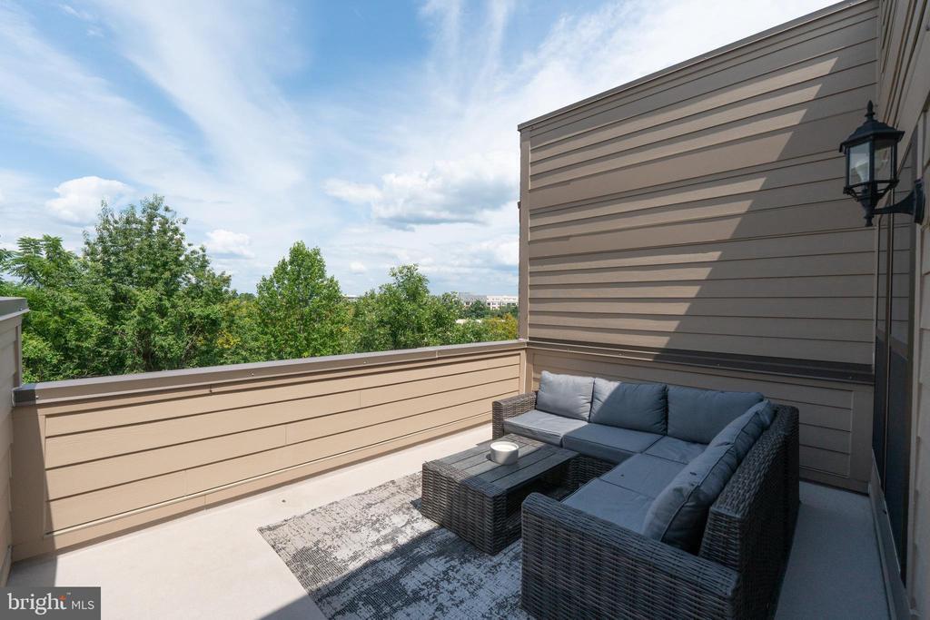 515 Shorthorn Way in Rockville, MD - Building Photo