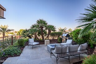 7167 E Rancho Vista Dr in Scottsdale, AZ - Building Photo