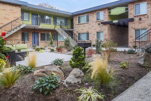 Fresco Apartments in Seattle, WA - Building Photo