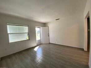 1512 N Chickasaw Trail in Orlando, FL - Foto de edificio - Building Photo