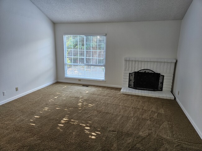 328 Burning Tree Dr in San Jose, CA - Foto de edificio - Building Photo