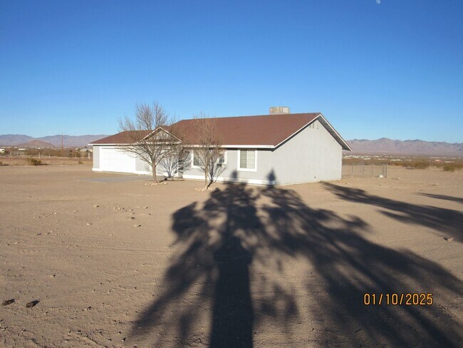 3776 N Egar Rd in Golden Valley, AZ - Building Photo - Building Photo