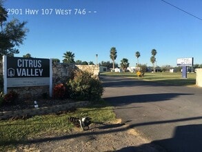 2901 Hwy 107 in McAllen, TX - Foto de edificio - Building Photo