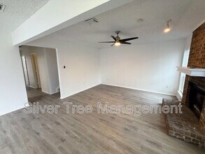 2326 Summer Pl Dr in Arlington, TX - Building Photo - Building Photo