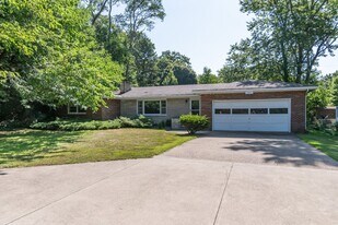 2003 Lakeshore Dr in St. Joseph, MI - Building Photo
