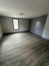 416 N 4th St, Unit 416.5 in River Falls, WI - Foto de edificio - Building Photo