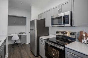Avanti in Sacramento, CA - Building Photo