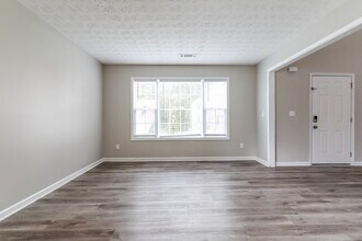 1870 Hillspring Ln in Lithonia, GA - Building Photo - Building Photo