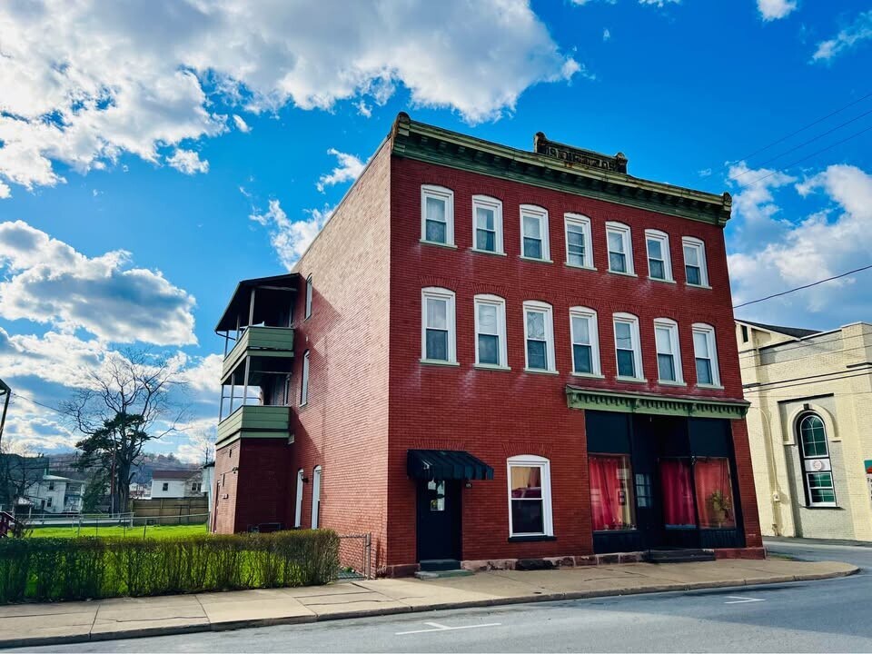115 N Grove St, Unit 3 in Lock Haven, PA - Building Photo