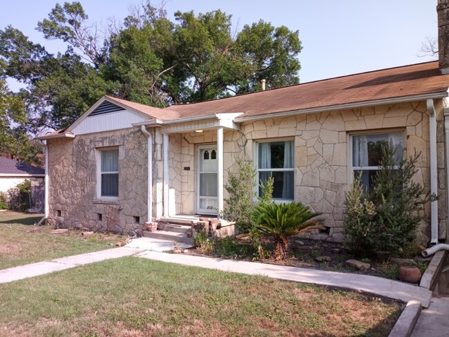 312 Thomas Jefferson Dr in San Antonio, TX - Building Photo - Building Photo