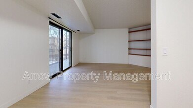 205 E Arbor Ave in Bismarck, ND - Foto de edificio - Building Photo