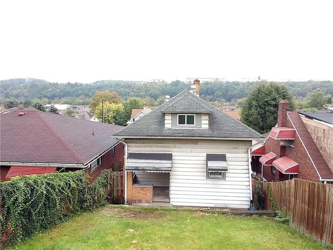 327 Erie Ave in Glassport, PA - Building Photo - Building Photo