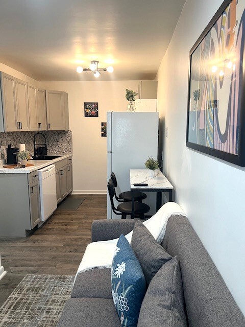 West Grant St Apartments