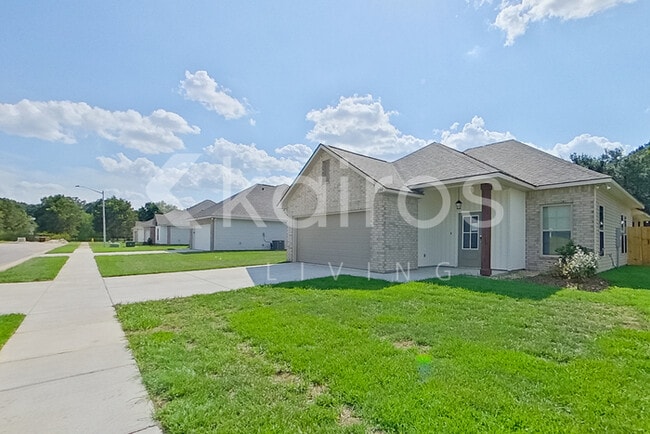 204 Carencro St in Carencro, LA - Foto de edificio - Building Photo