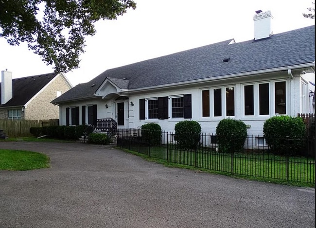 8412 Oxford Woods Ct