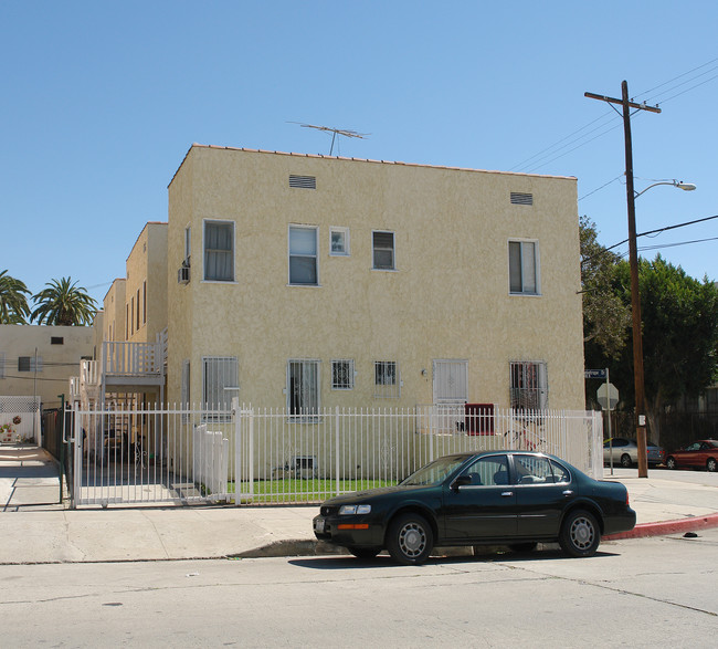 4713 Willow Brook Ave in Los Angeles, CA - Building Photo - Building Photo