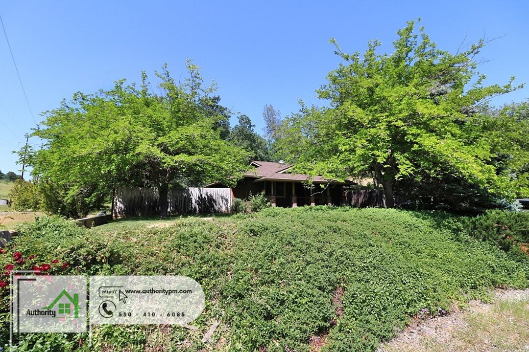 20124 Old Alturas Rd in Redding, CA - Building Photo