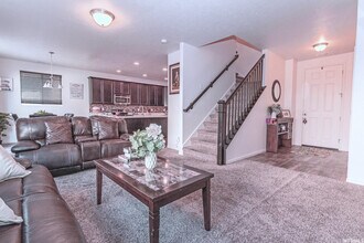 928 W Stonehaven Dr in North Salt Lake, UT - Building Photo - Building Photo