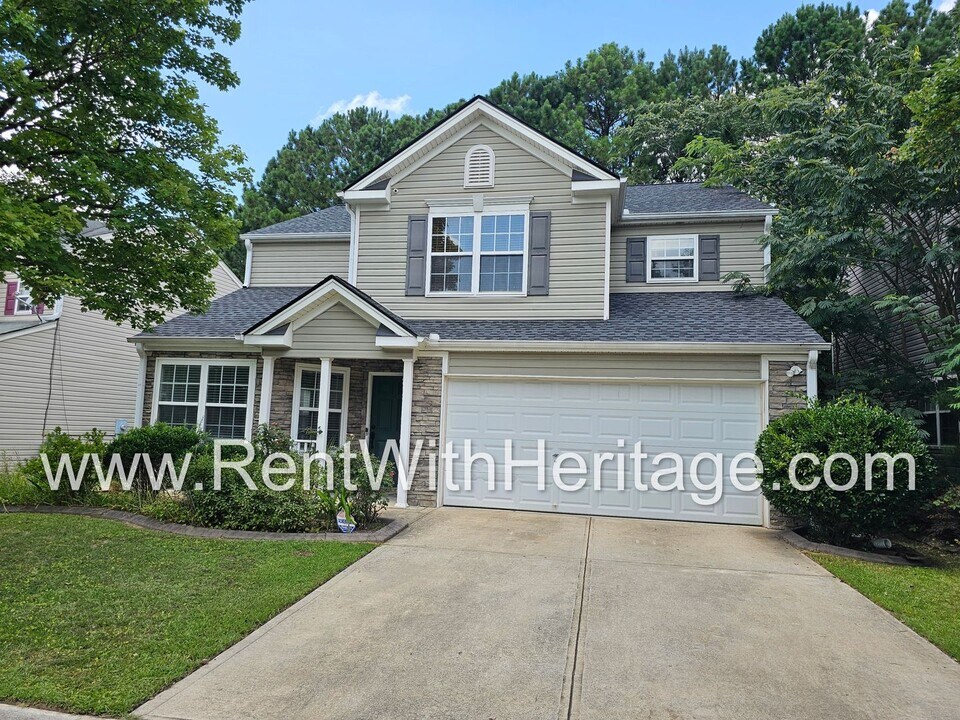 1218 Matt Moore Ct in Lithia Springs, GA - Foto de edificio