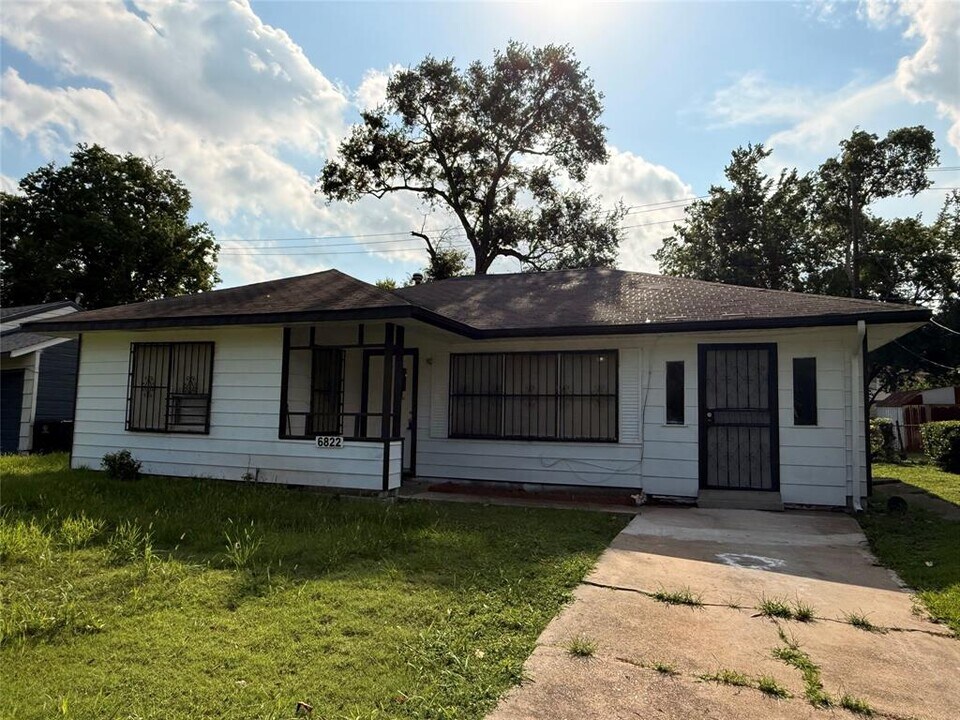 6822 Tierwester St in Houston, TX - Building Photo