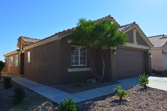 3944 Canyon Meadows Ct in Las Vegas, NV - Foto de edificio - Building Photo