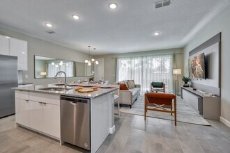 8013 Formosa Vly Pl in Kissimmee, FL - Foto de edificio - Building Photo