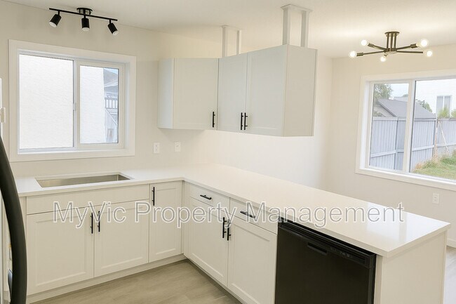 840-113A 113a St NW in Edmonton, AB - Building Photo - Building Photo