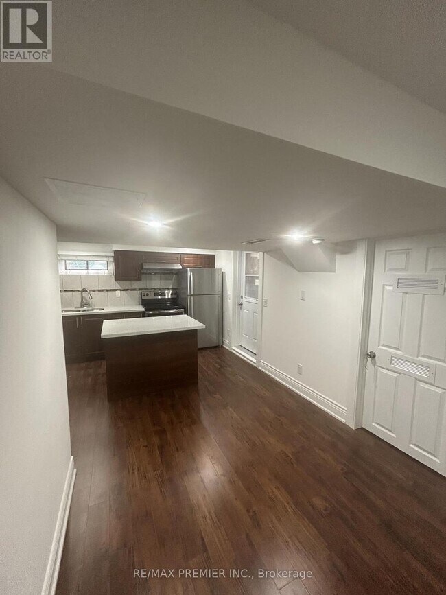 4057 Taffey Crescent in Mississauga, ON - Building Photo - Building Photo