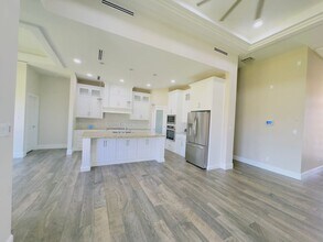 3021 E Bella Vista Ave in Alton, TX - Building Photo - Building Photo