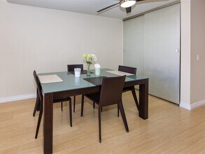 5550 Owensmouth Ave in Los Angeles, CA - Building Photo - Building Photo