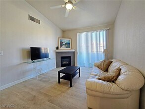 4960 Harrison Dr, Unit 229 in Las Vegas, NV - Building Photo - Building Photo