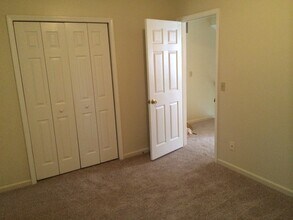15 Galphin Dr, Unit 4 in Greenville, SC - Foto de edificio - Building Photo