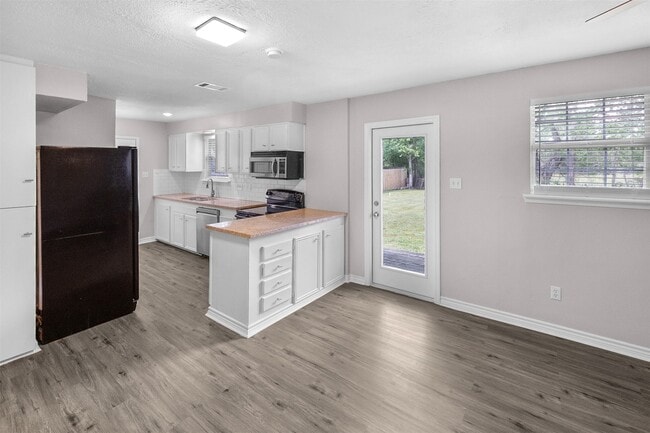 property at 16766 Lake Cir