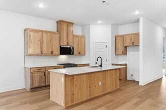 1823 E Fiji St in Fayetteville, AR - Building Photo - Building Photo