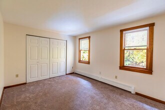 37 Hollis St in Pepperell, MA - Foto de edificio - Building Photo