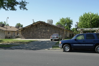 1120-1130 W 12th St in Merced, CA - Foto de edificio - Building Photo