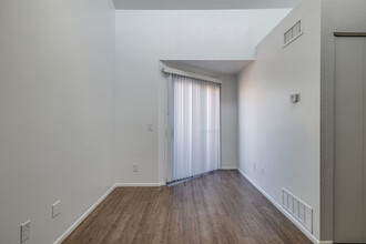 Desert Wind Apartments in Phoenix, AZ - Building Photo - Interior Photo