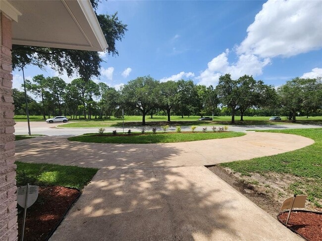 8023 S Braeswood Blvd in Houston, TX - Building Photo - Building Photo