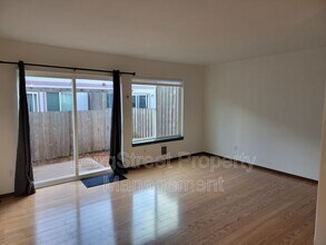 3121 NE Flintlock Pl in Corvallis, OR - Foto de edificio - Building Photo