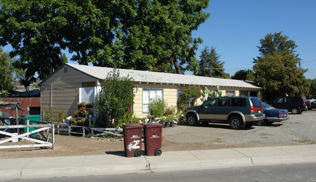 750 Elgin St in San Lorenzo, CA - Foto de edificio - Building Photo