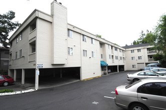 Brighton North Apartments in Shoreline, WA - Building Photo - Building Photo