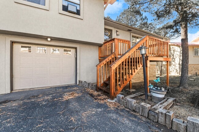 property at 103 Racquet Pl